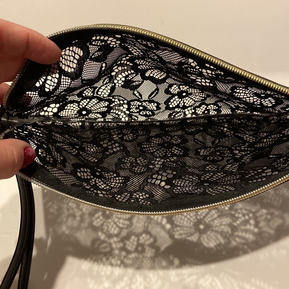 NWOT VICTORIAS SECRET LACE WRISTLET - Picture 3 of 3